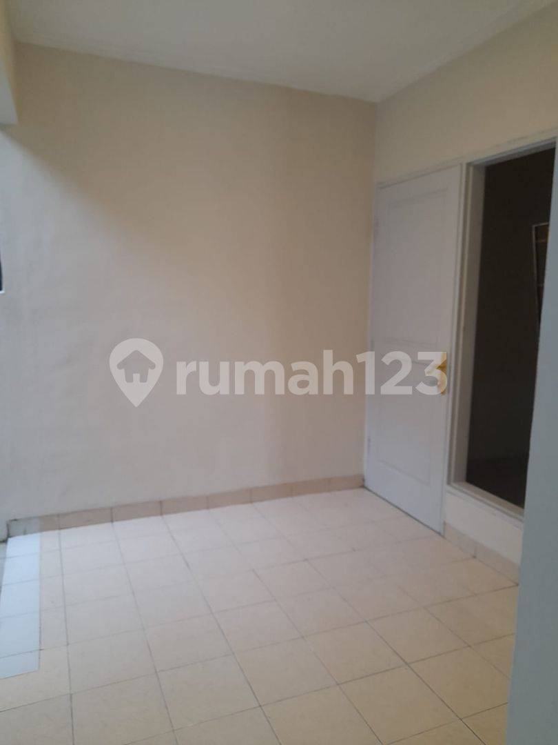 Spacious 4-Bedroom House in BSD Nusaloka