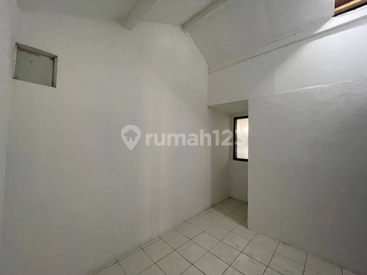 Minimalist Ready-to-Occupy House in Turangga