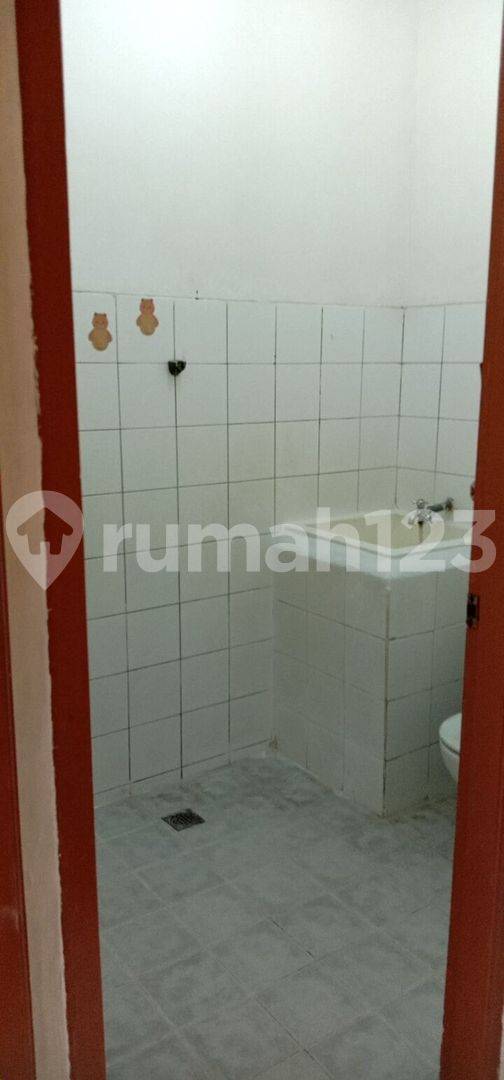 Компактный двухэтажный дом в удобном месте