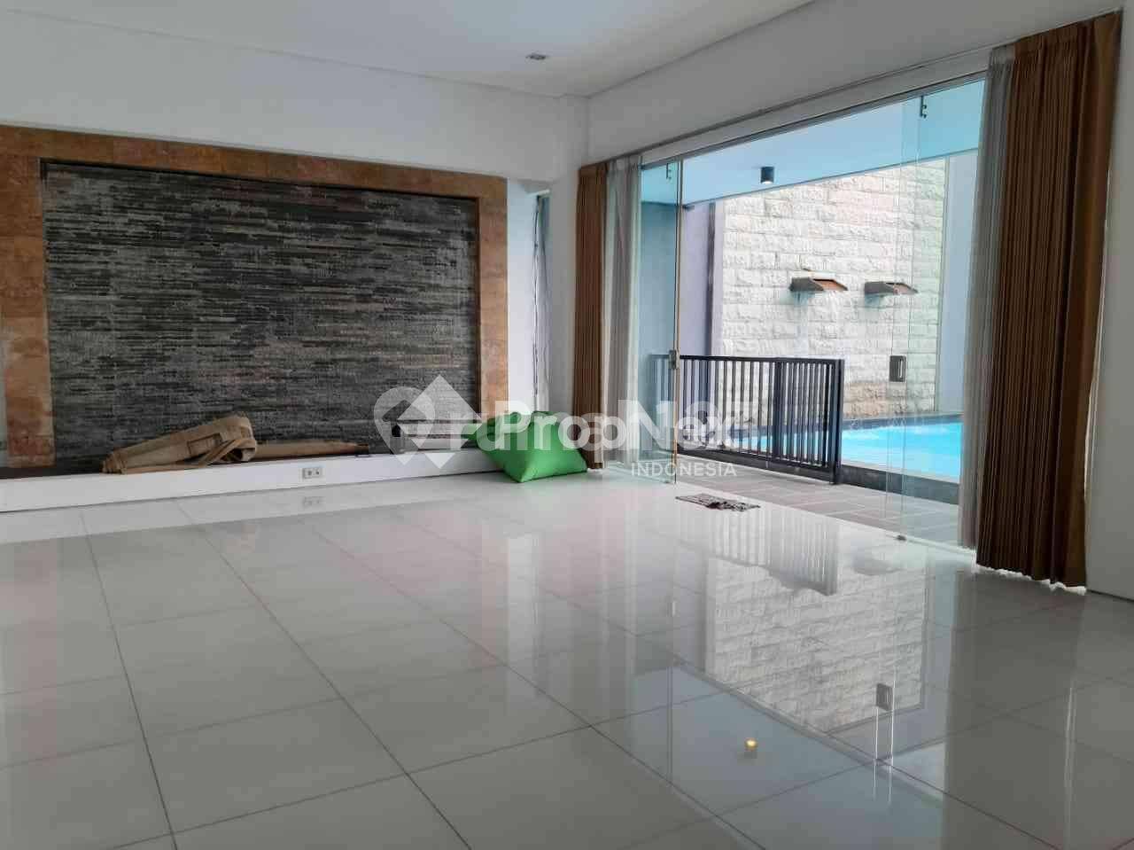 Luxurious Golf View House with Private Pool in Bukit Darmo