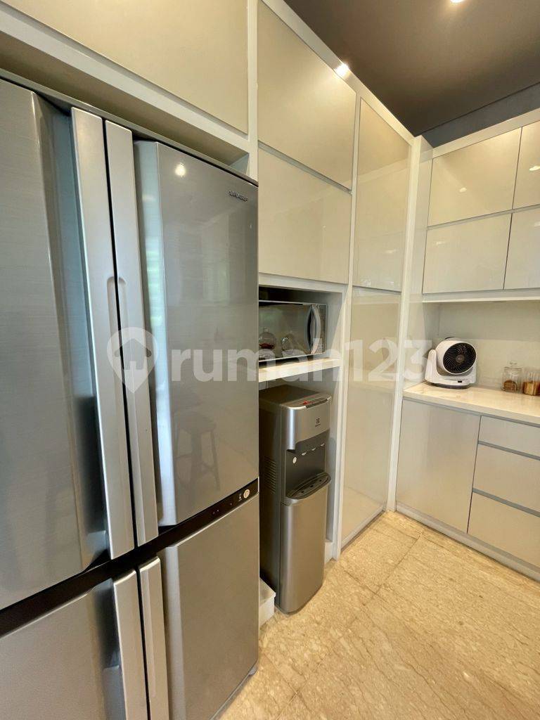 Cilandak Residence - Просторный 3-комнатный дом с частным бассейном