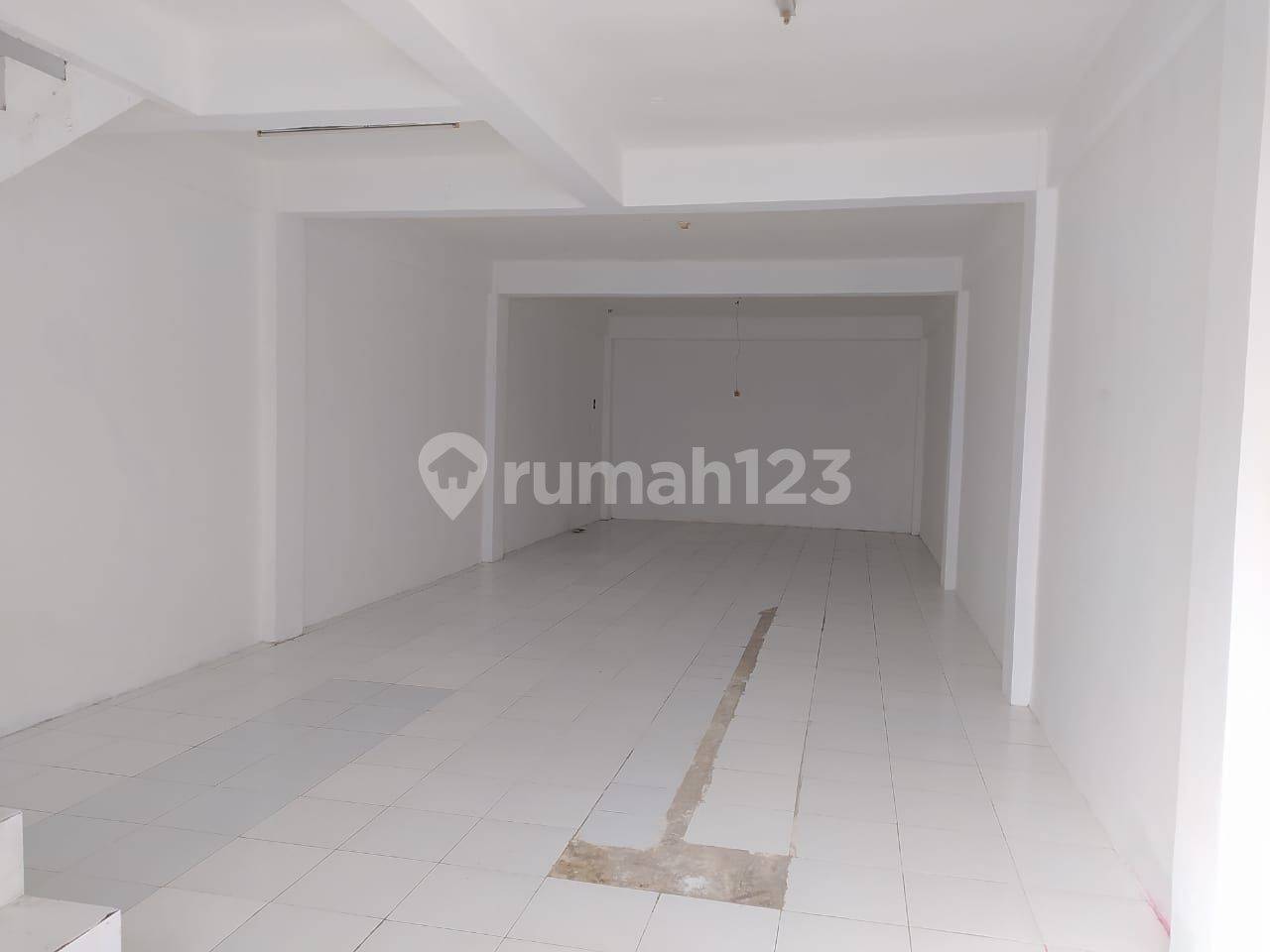 Стратегический Ruko на главной дороге Tajur, Богор - Бизнес и проживание