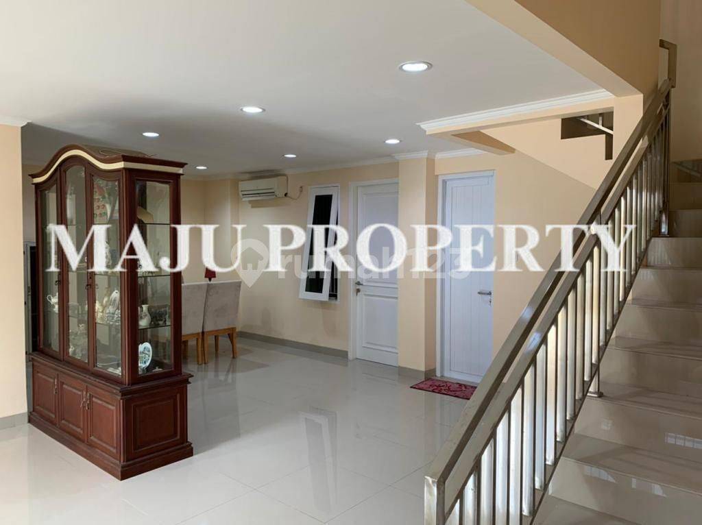 Spacious Property in Taman Laguna Cibubur Near Multiple Amenities