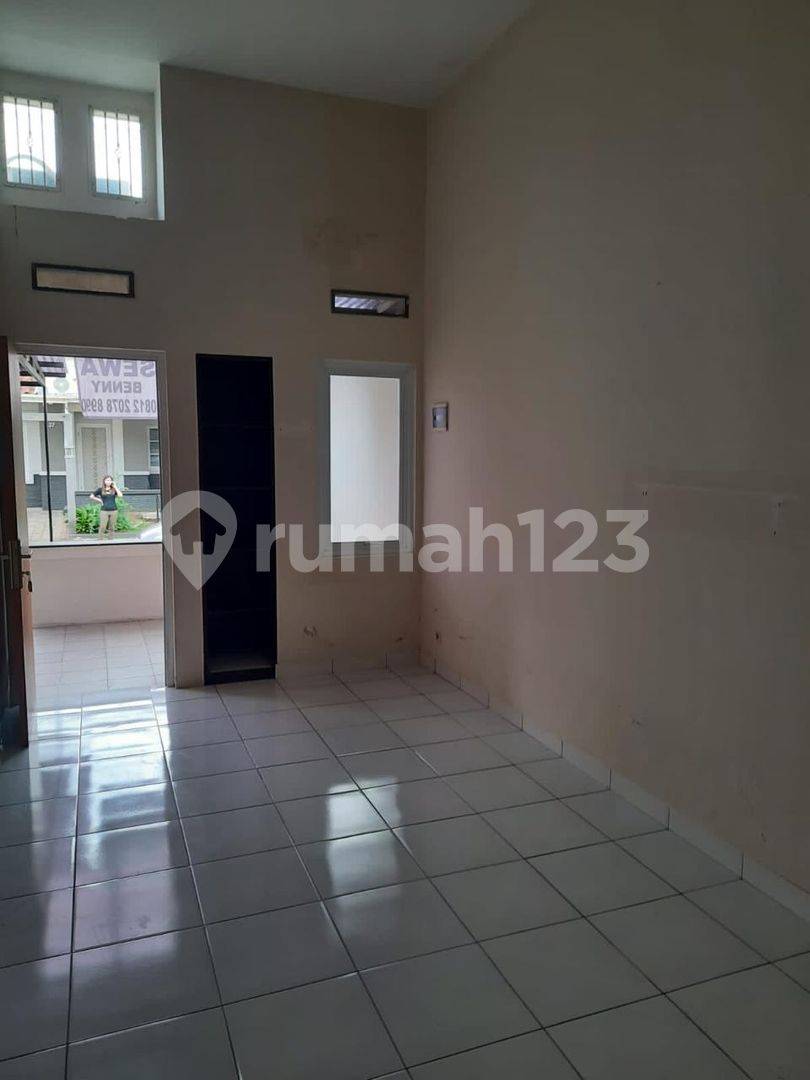 3-Bedroom Property with Air Conditioning and Water Heater