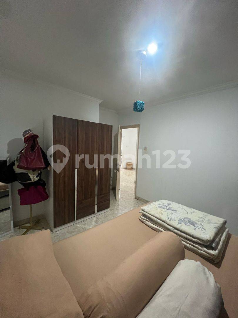 4-спальный полностью меблированный дом в Raffles Hills Cibubur