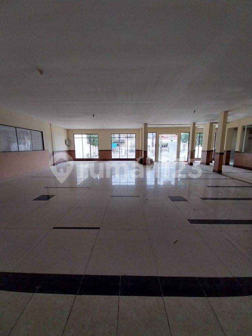 Large Commercial Space Near Major Highways and Malls