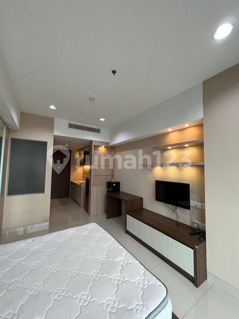 Luxury 5-Star Hotel-Style Apartment Near UPH University