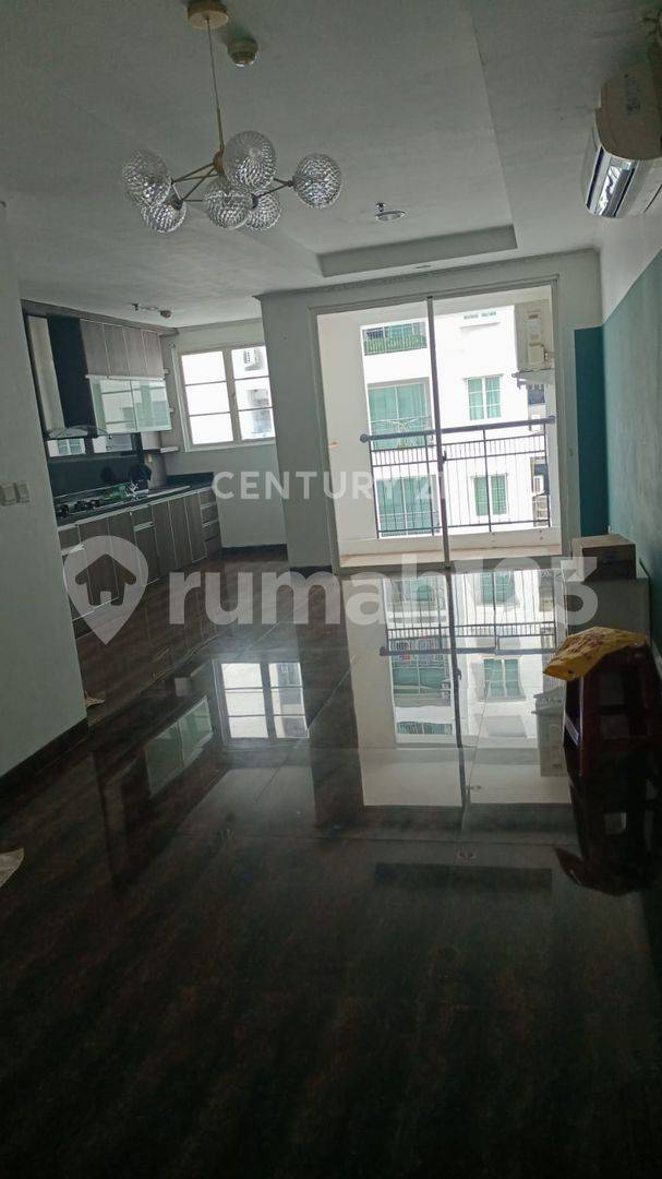 Duplex 2-Level Apartment with Pool View