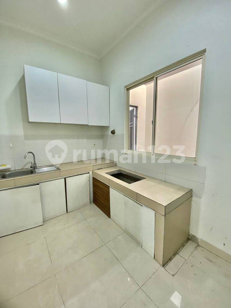Spacious 4-Bedroom House with Multiple Amenities