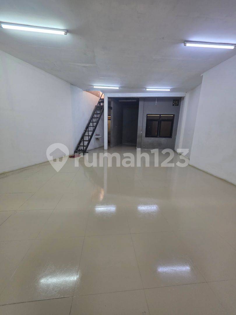 Strategically Located 1.5-Story Property in Ciateul