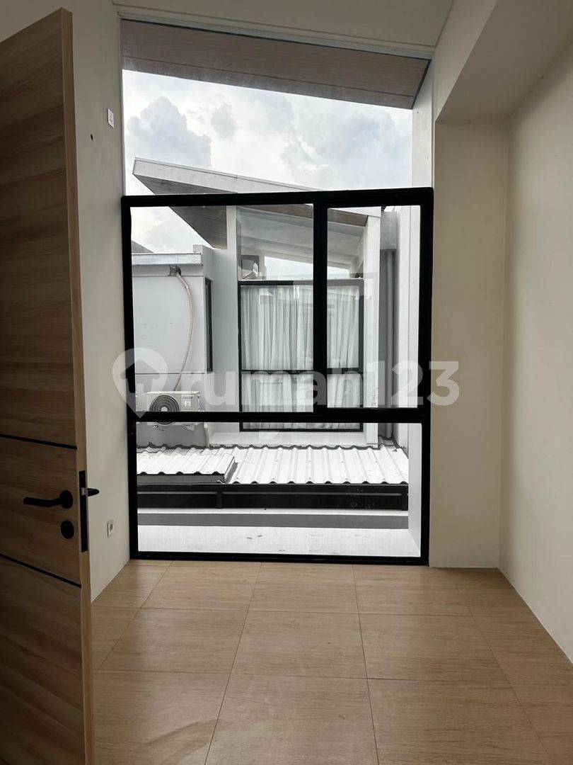 Modern 2-Story House with 2 Bedrooms