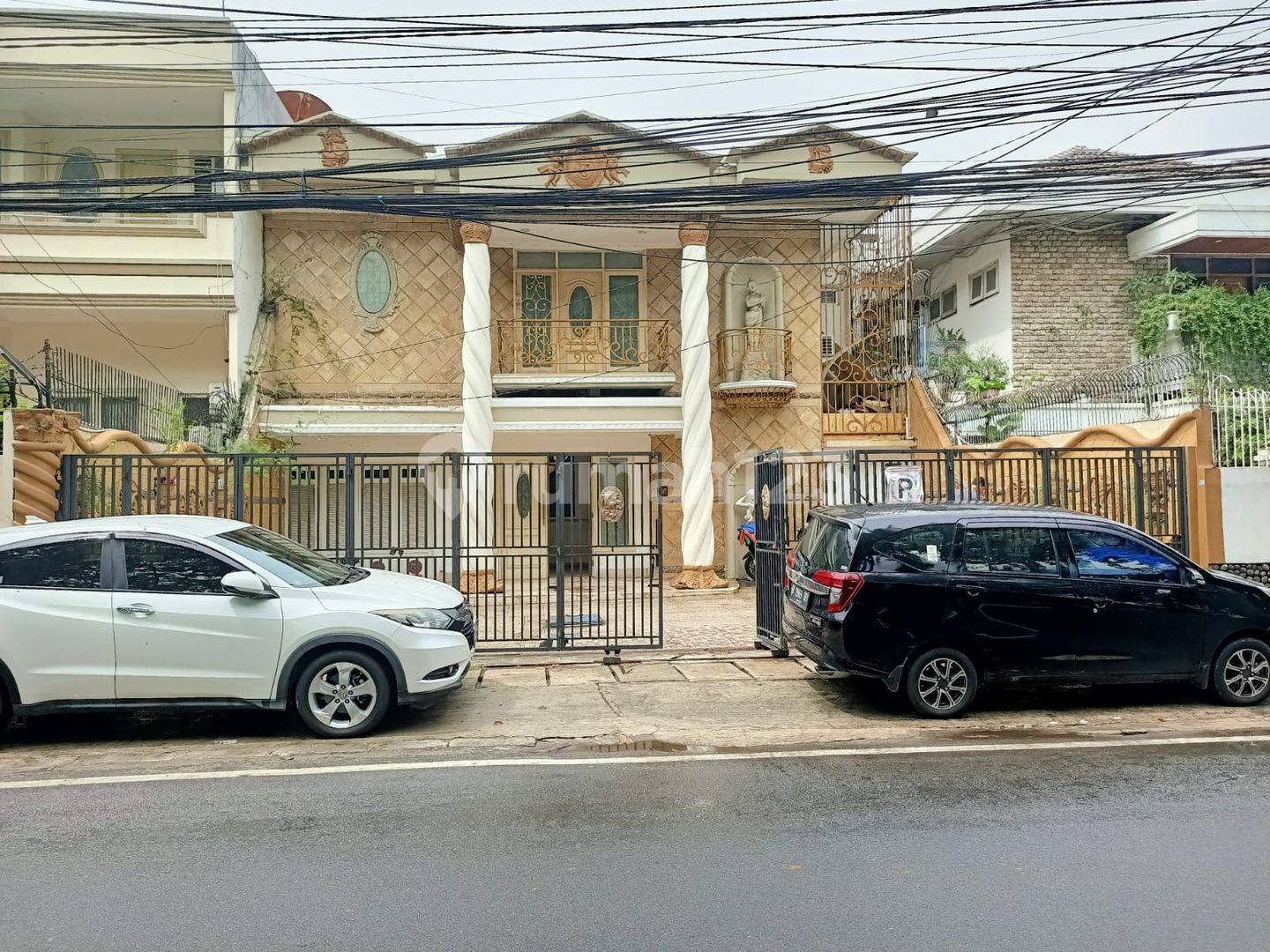 Danau Indah House - Strategically Located, Suitable for Business