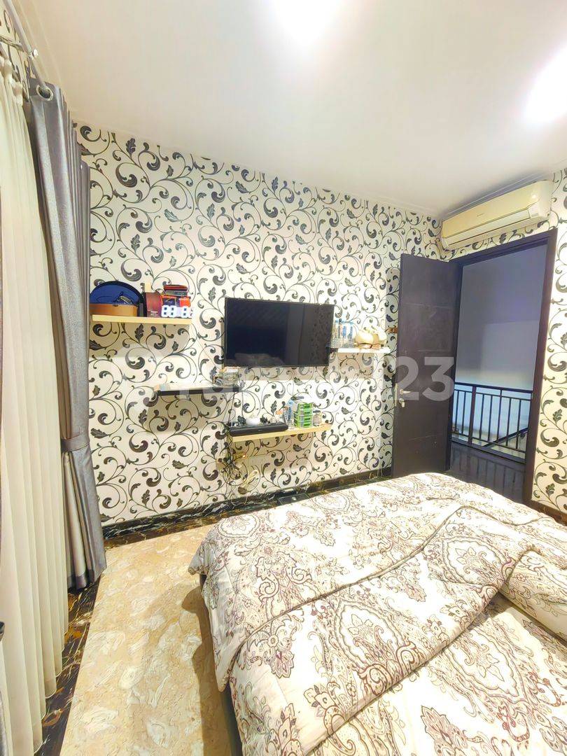 Green Village Pinang Tangerang - 2-Story House with Multiple Amenities
