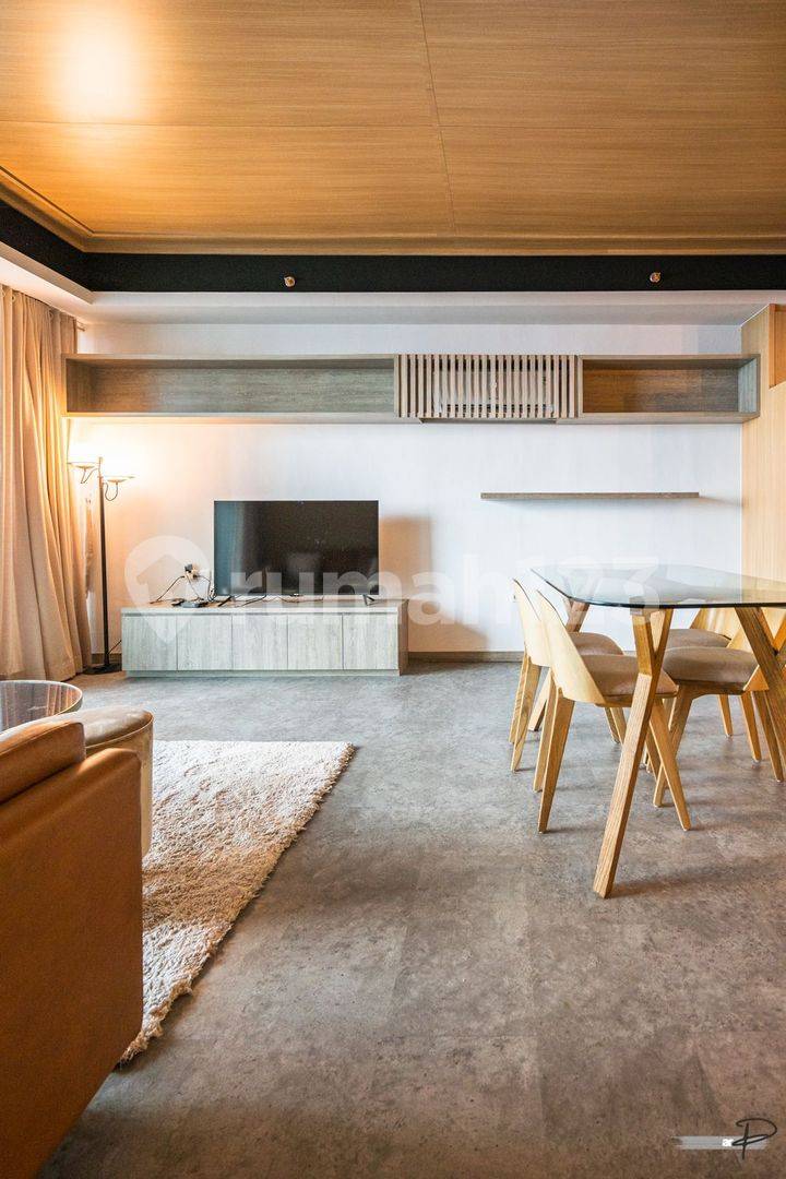Жаңартылған Kemang Village Residence пәтері балконмен