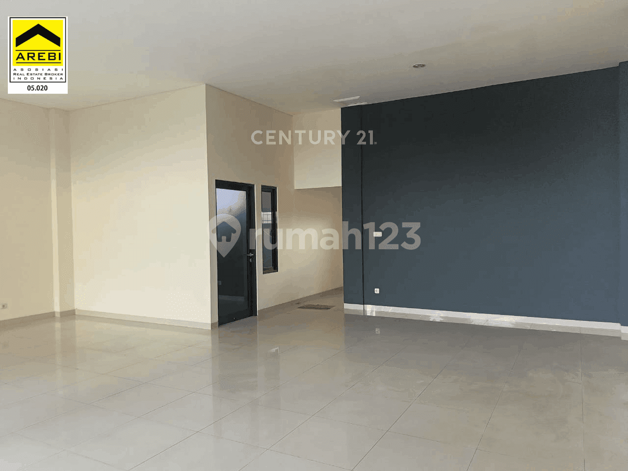 2-Story Shophouse with Rooftop in Burangrang-Lodaya Area