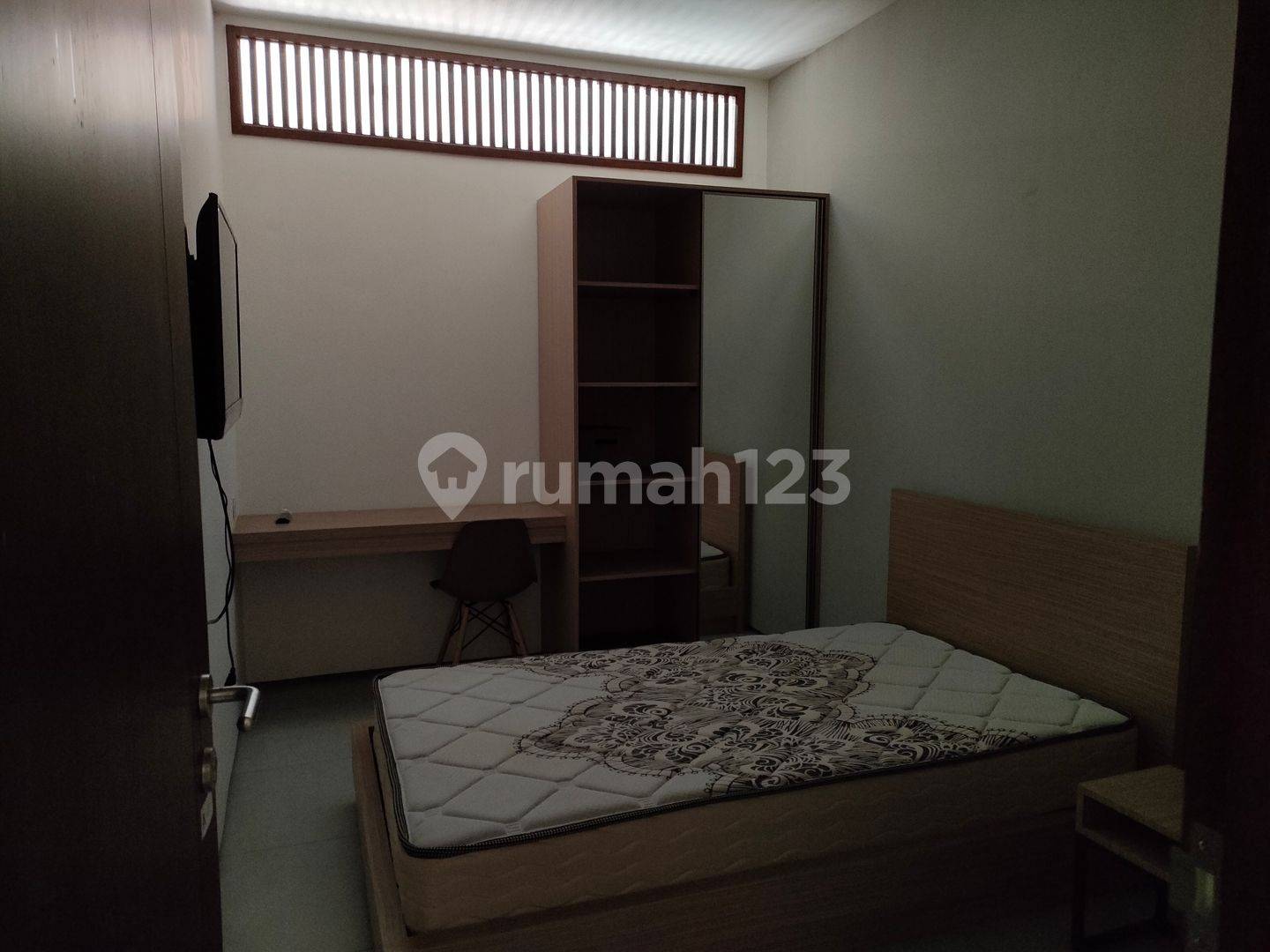 Spacious 5-Bedroom House near City Center, Universities, and Hospital