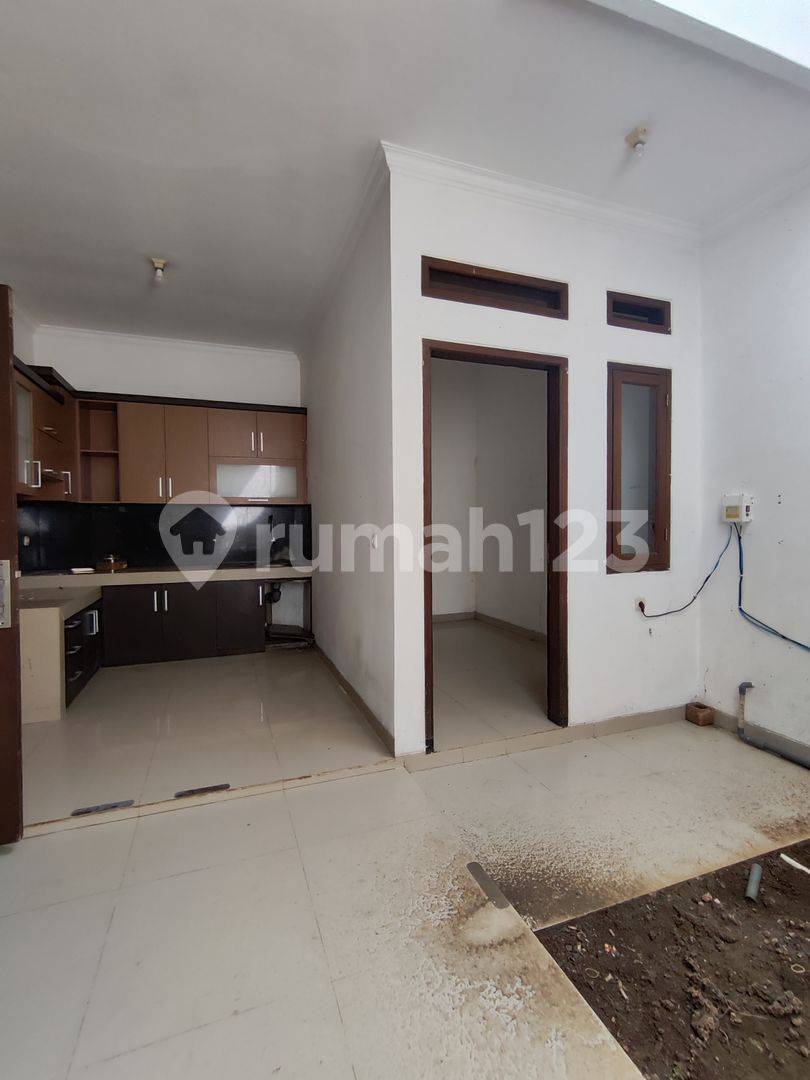 New 2-Story House with Carport and Kitchen Set