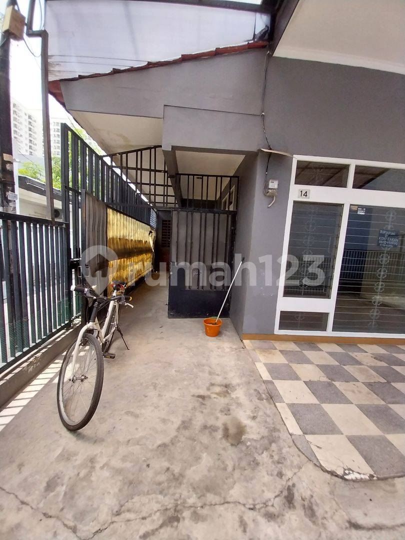Large House Suitable for Office, 3-Car Parking, Near Cawang Station
