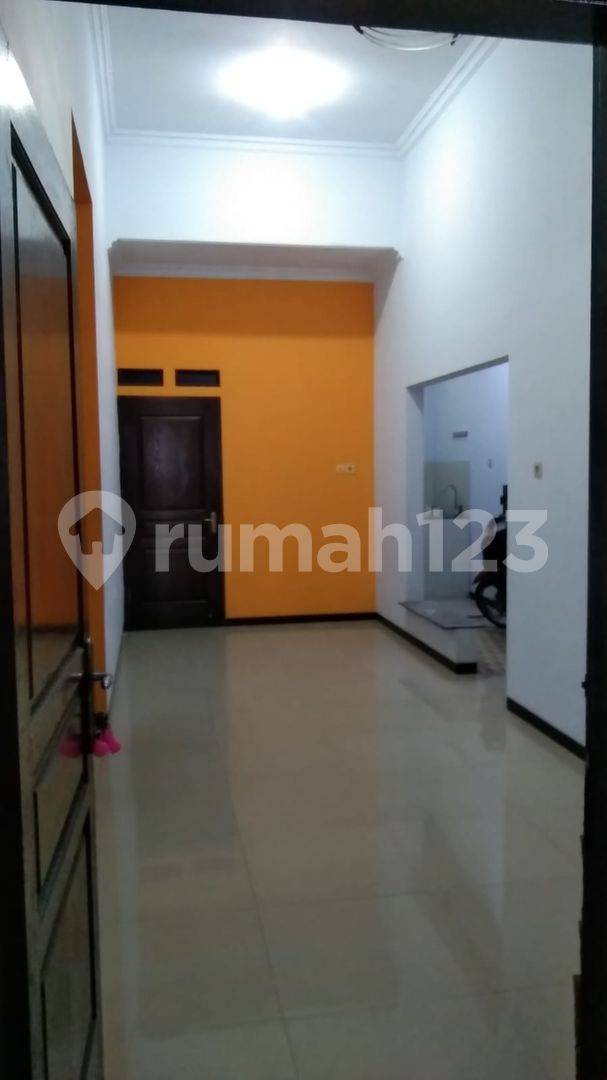 5 Bedroom House in Pandanwangi with Parking and Multiple Facilities