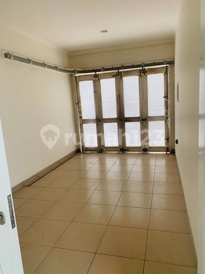 Modern 2-Bedroom Townhouse with Garden and Parking