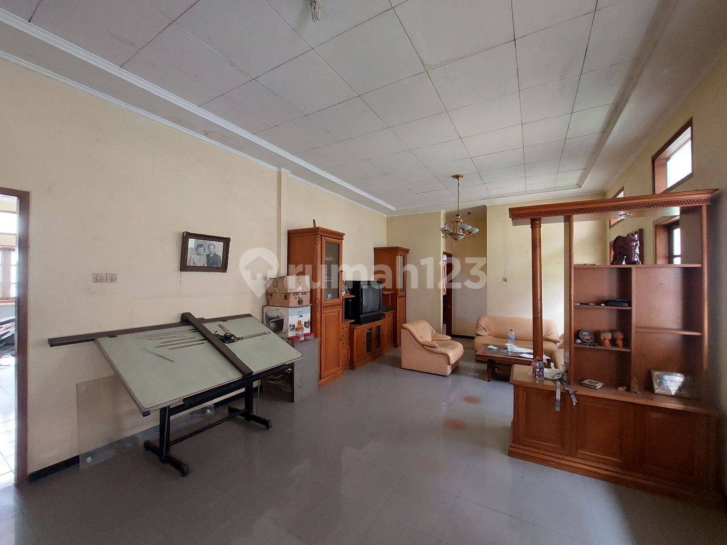 Strategic Business Space for Cafe, Restaurant, or Office