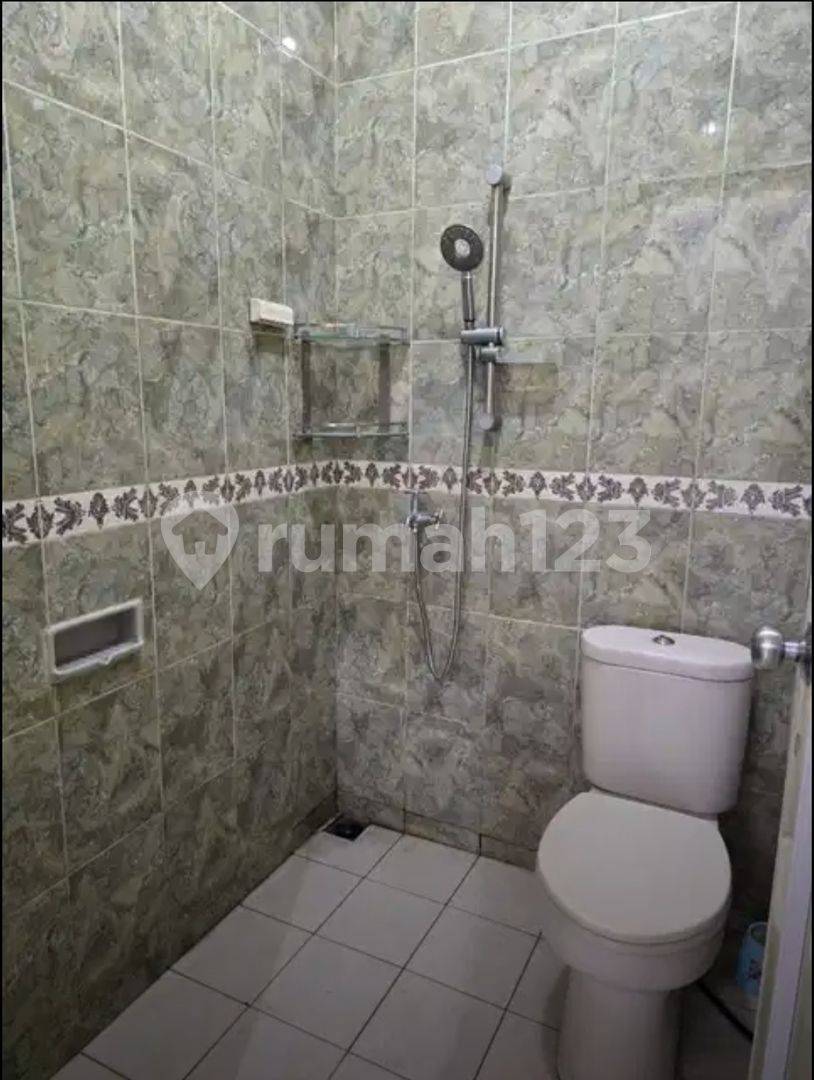Хороший новый дом рядом с торговым центром Living Word в Kota Wisata