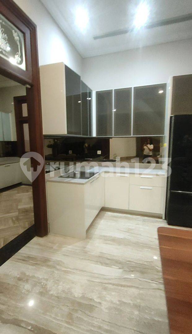 Luxurious Graha Famili House - Fully Furnished, Premium Finish