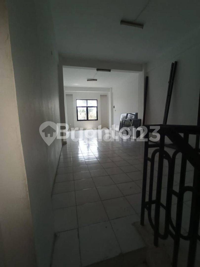 Commercial Shop Space in Strategic Surabaya Location