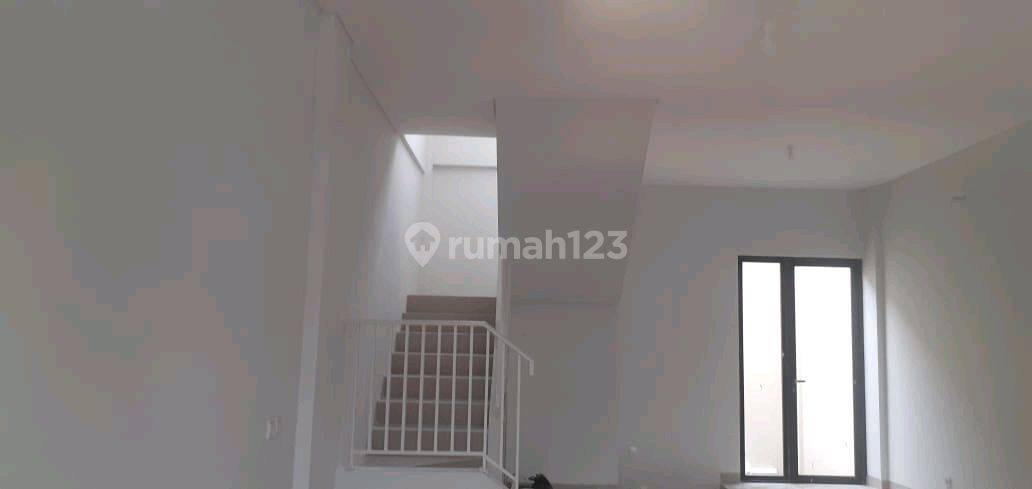 Ruko Wisata Bukit Mas - 2 угловых блока с видом на сад