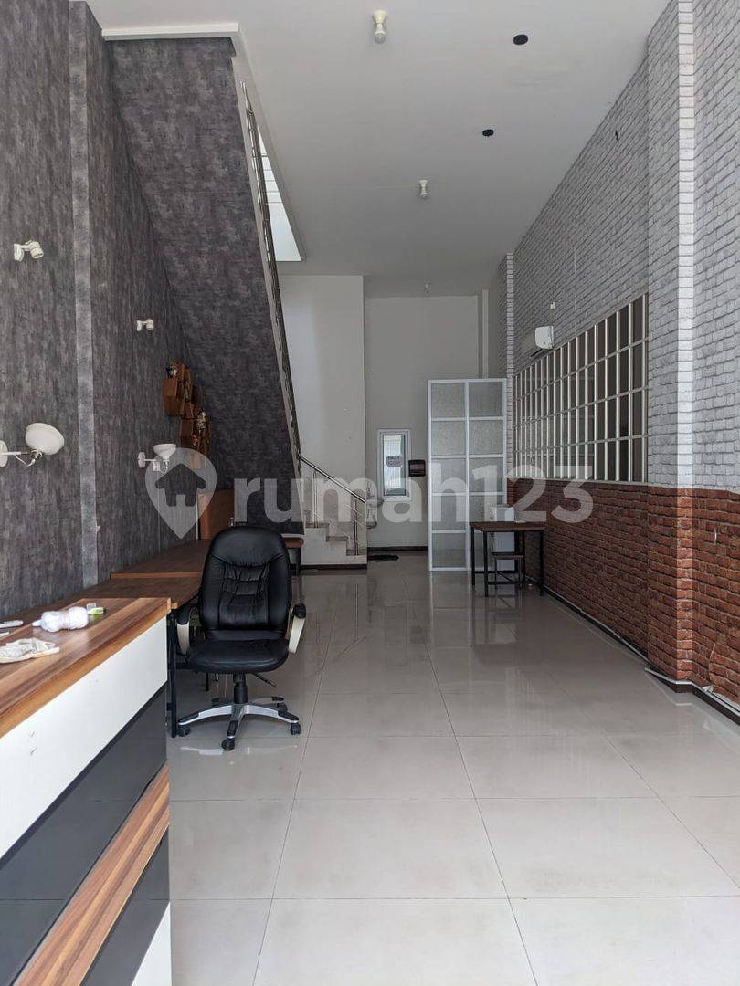 Semarang Barat қаласындағы Ruko Bizpark Madukoro коммерциялық кеңістігі