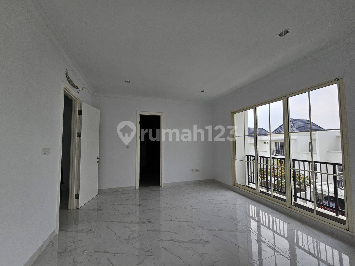 Agathis Golf Residence, Summarecon Bogor-дағы гольф алаңының жанындағы жаңа үй