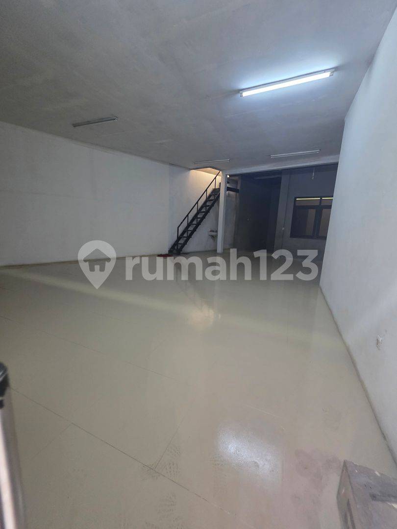Strategically Located 1.5-Story Property in Ciateul