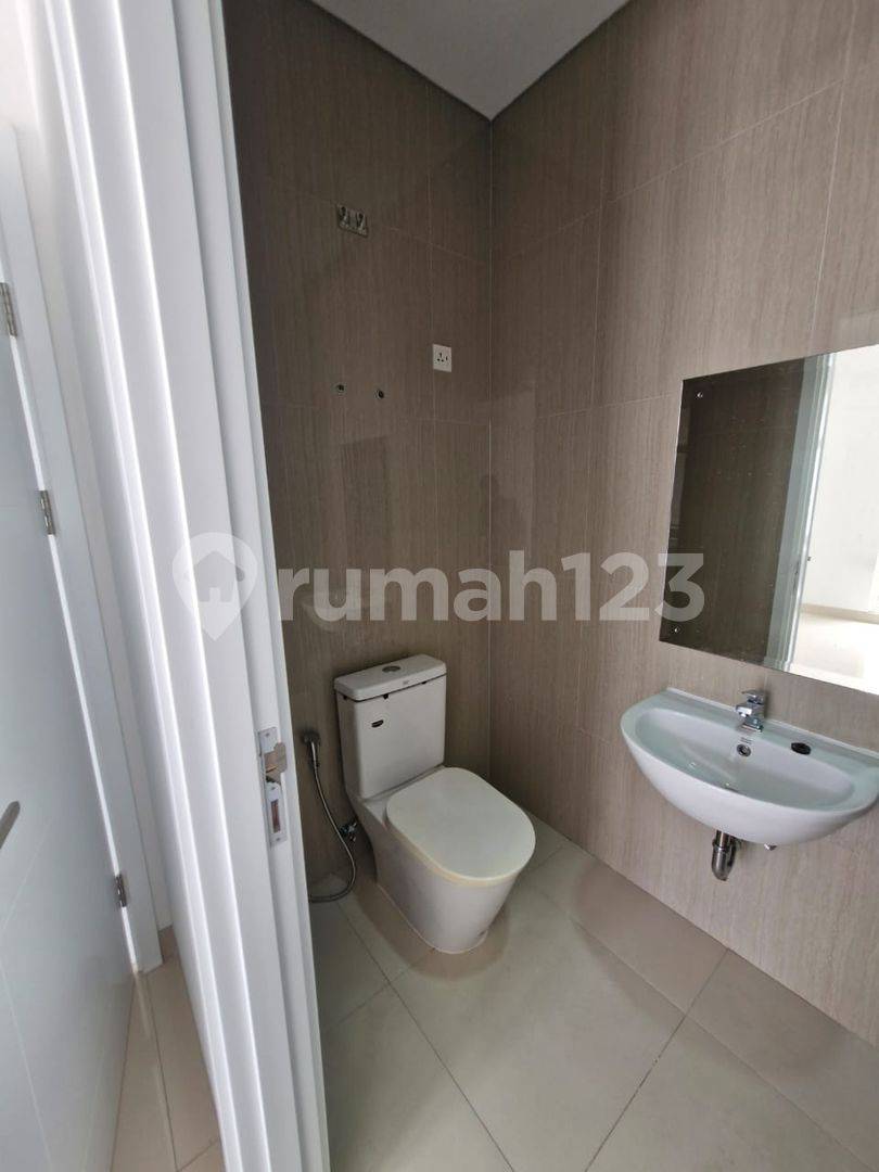 Spacious Family Home with 4 Bedrooms and Convenient Location