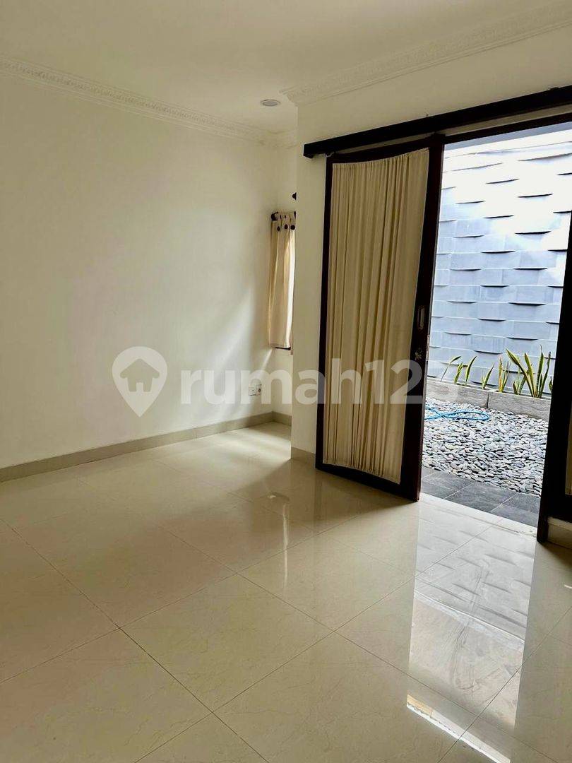 Spacious Family Home in Cool, Clean Residential Area Near Key Locations