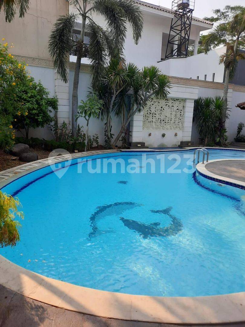 Luxury House at Telaga Golf BSD with Lake View