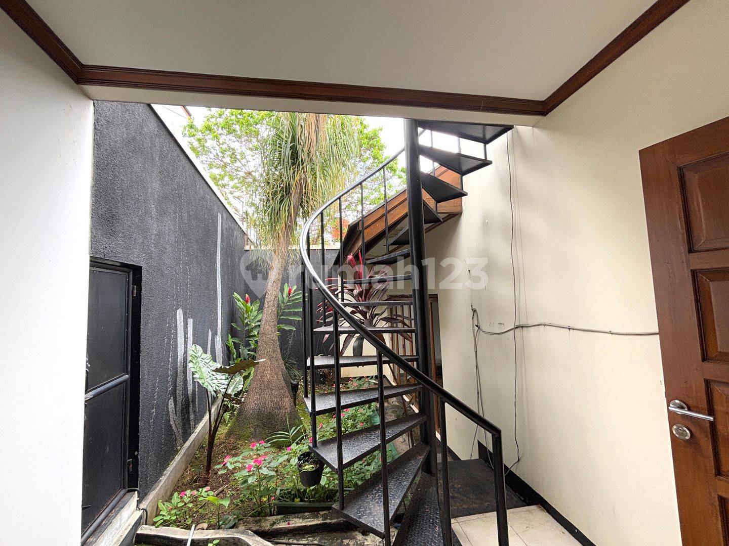 Luxury Rental House in Premium Pasteur/Sukajadi Location