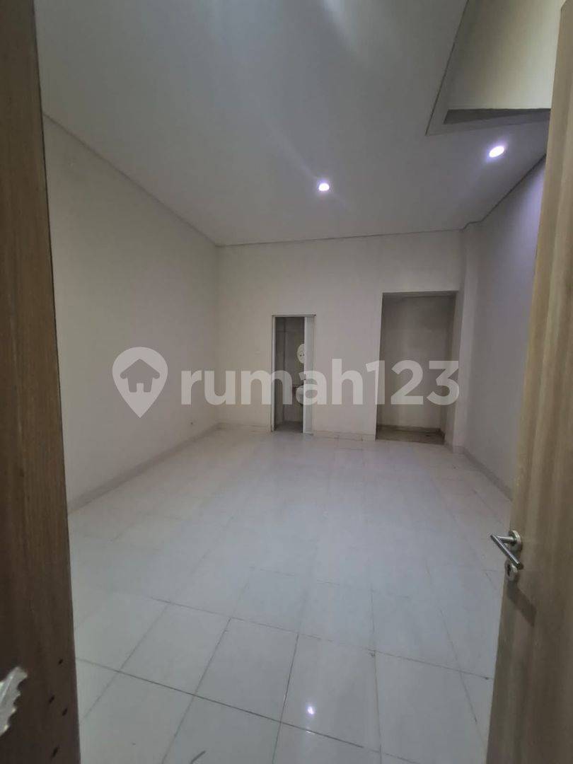 2-Level Commercial Space in Solvang, South Mission Drive, Gading Serpong