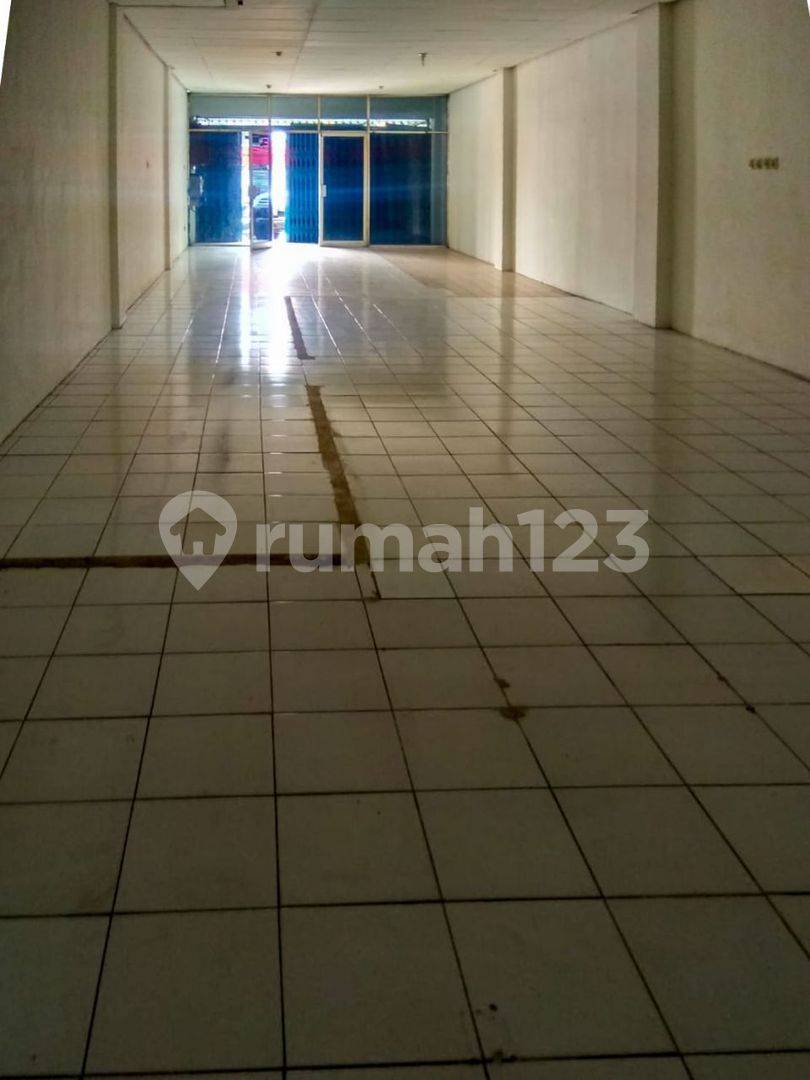 Cinere Raya Depok-тегі жалға берілетін Ruko - 3 қабат, пайдалануға дайын