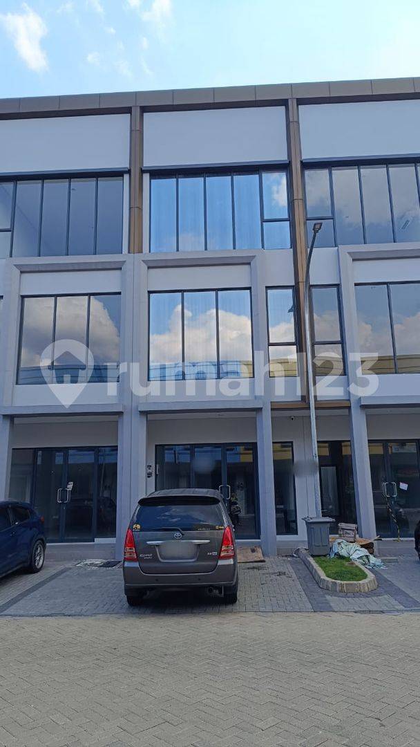 Ruko на площади Maggiore, Gading Serpong - Коммерческое помещение на первом этаже