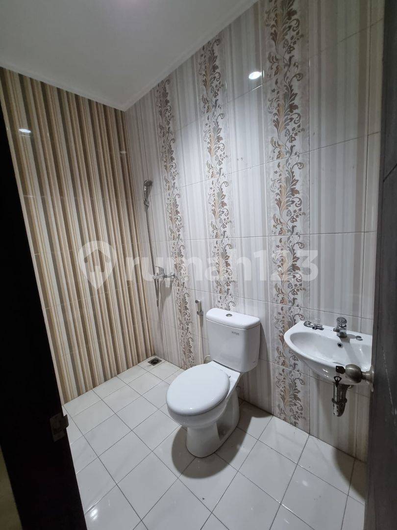 Kopyor Raya, Kelapa Gading-дегі 3 қабатты үй - Жаңа ғимарат, Бизнес әлеуеті