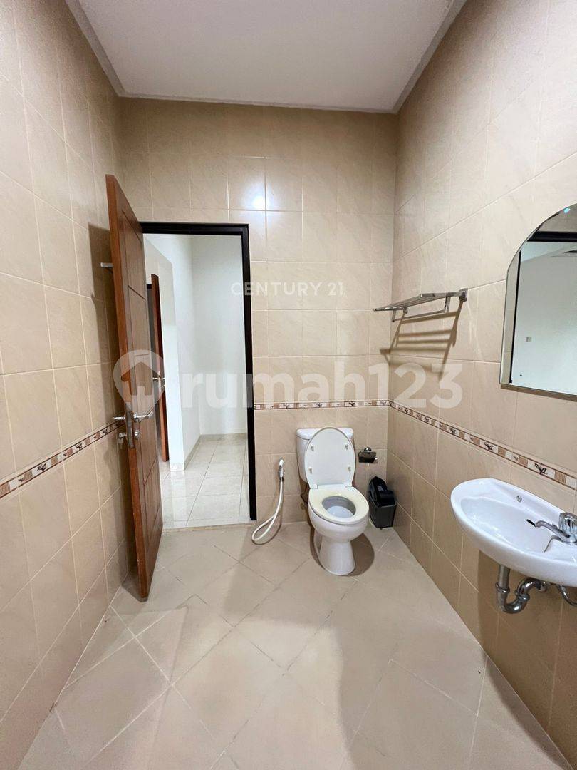 Strategic House Near City Center in Danau Bogor Raya Housing