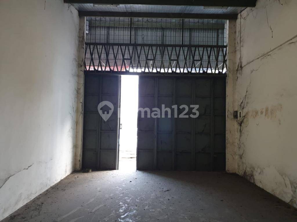 3-Story Shophouse in Adisucipto Colomadu Solo - Prime Location