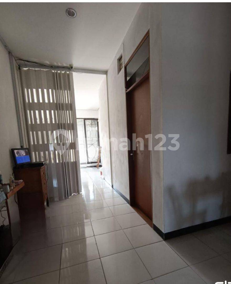 3-Story Commercial Building in Kalijudan for Rent