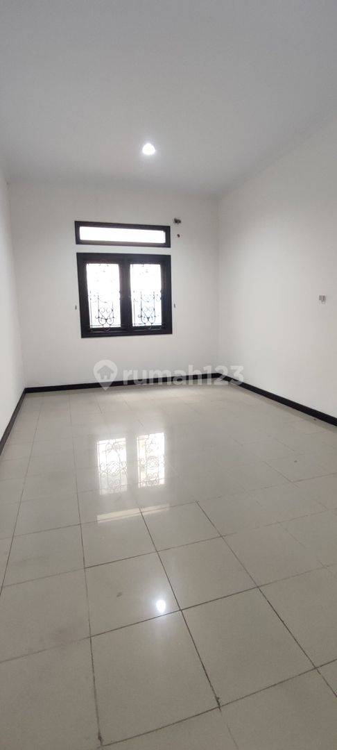 Spacious 2-Story House near Cawang Station in Tebet, Jakarta Selatan