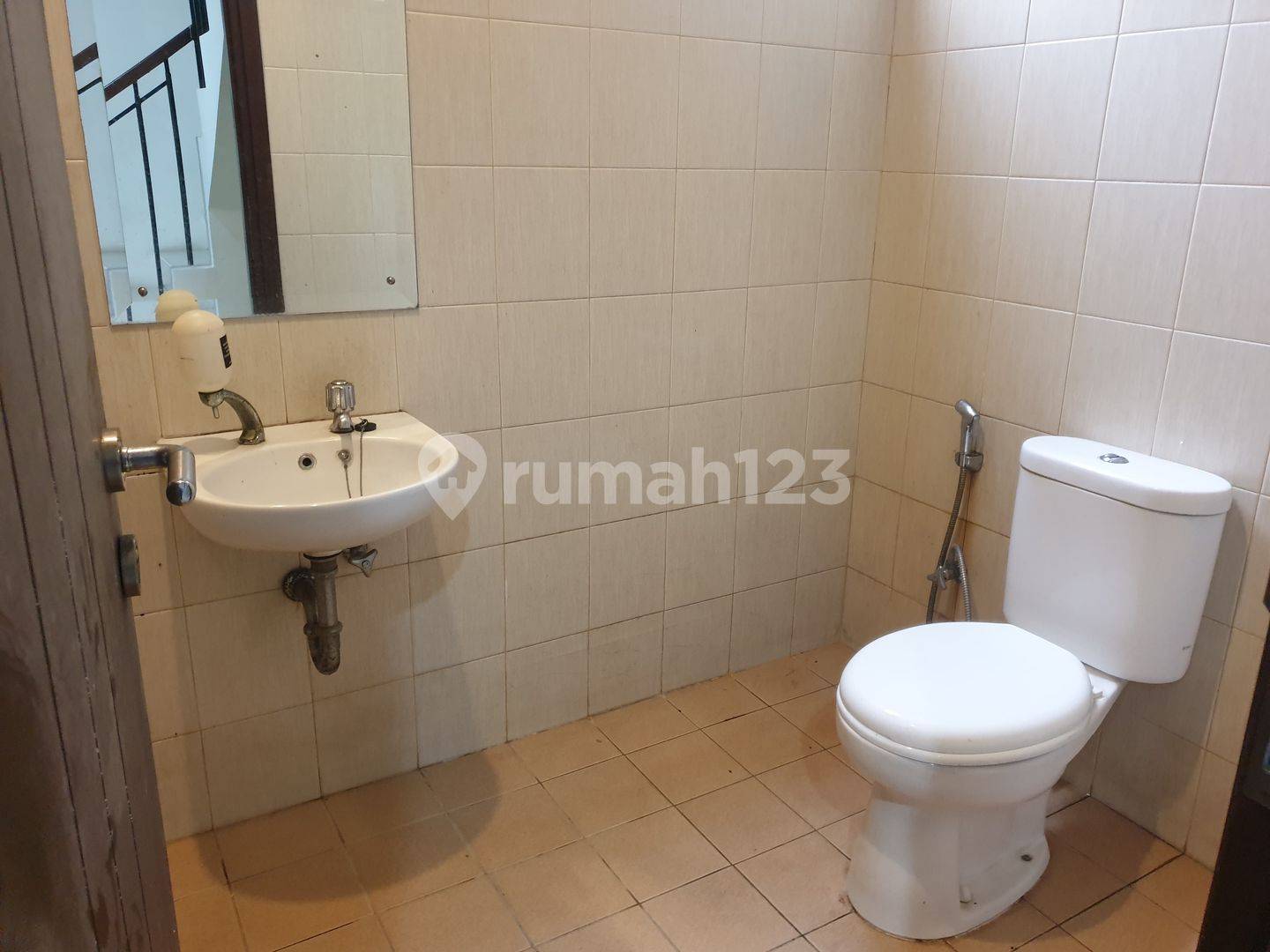 Strategic Location Rental at The Icon BSD City Near AEON Mall