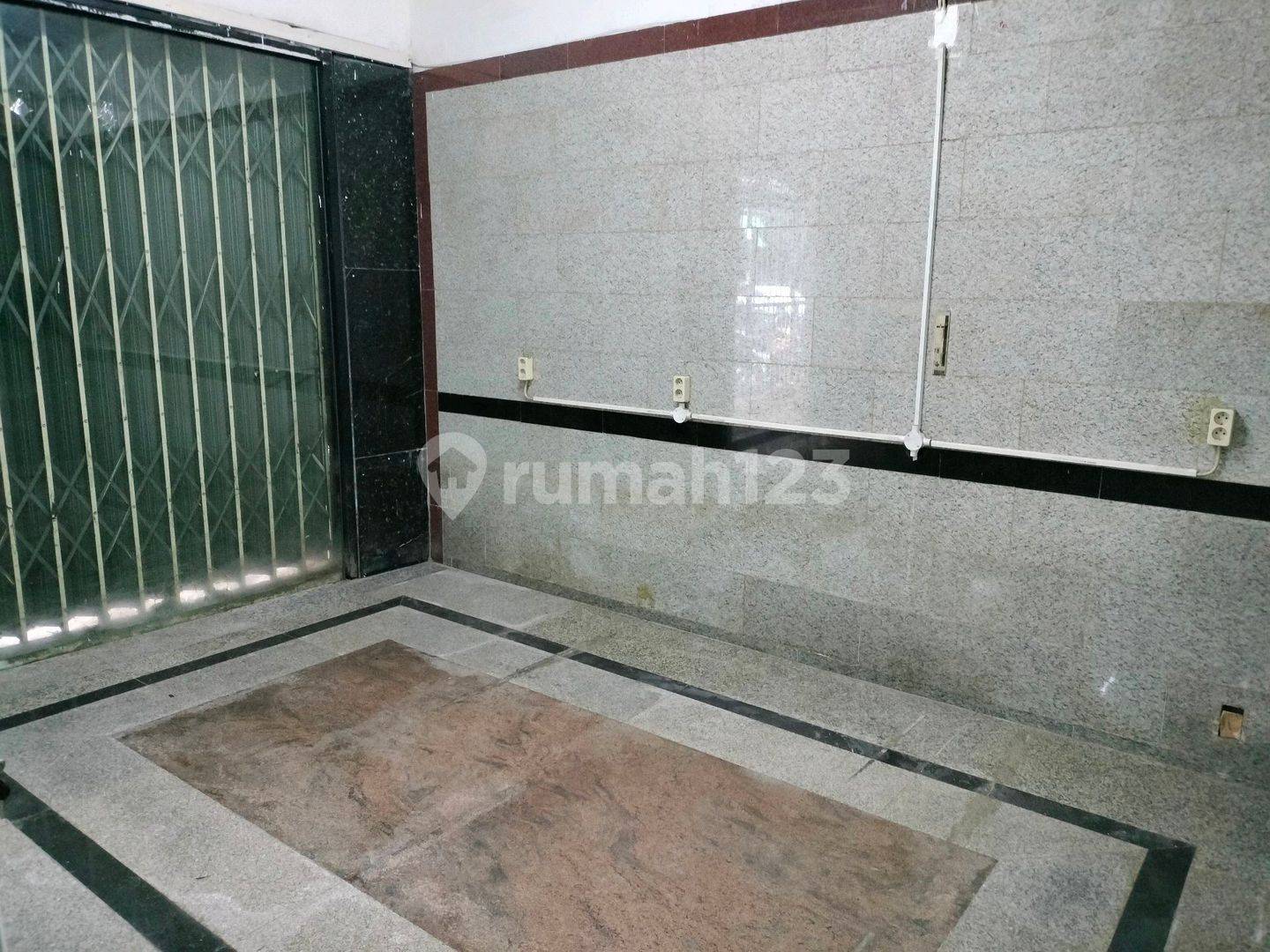 Торговый дом в Pasar Pagi, 1 этаж, 187 м²