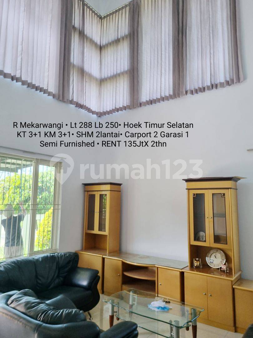 Rumah cantik diGate Cluster mekarwangi - Spacious Rental Property