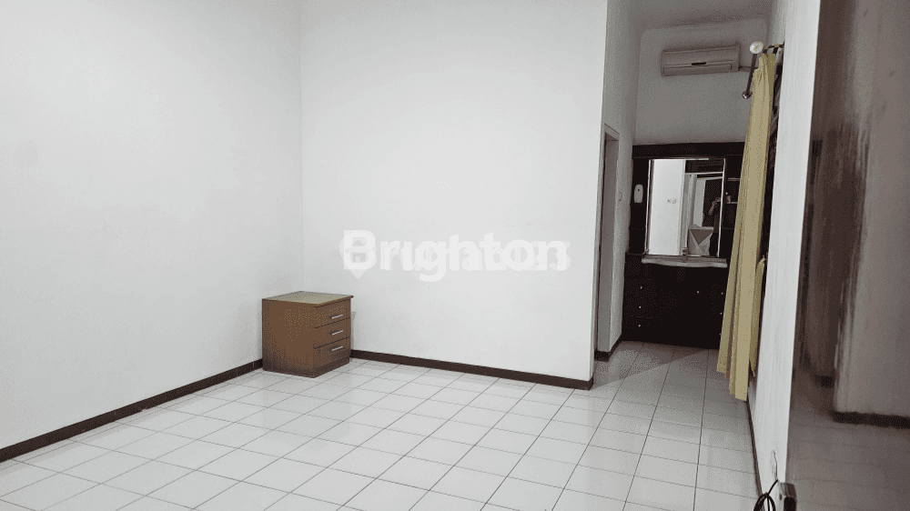 Rumah Kertajaya Indah - Spacious 3-Bedroom House in Surabaya