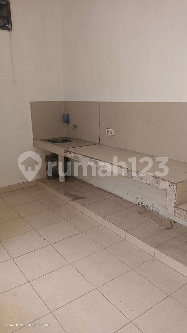 Two-story commercial property for various business uses