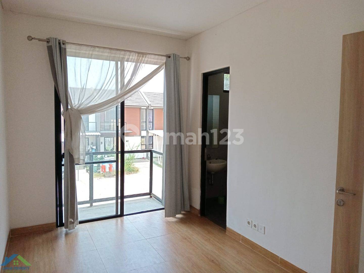 2-Story House in Lippo Karawaci, Tangerang - 3 Bedrooms, Unfurnished